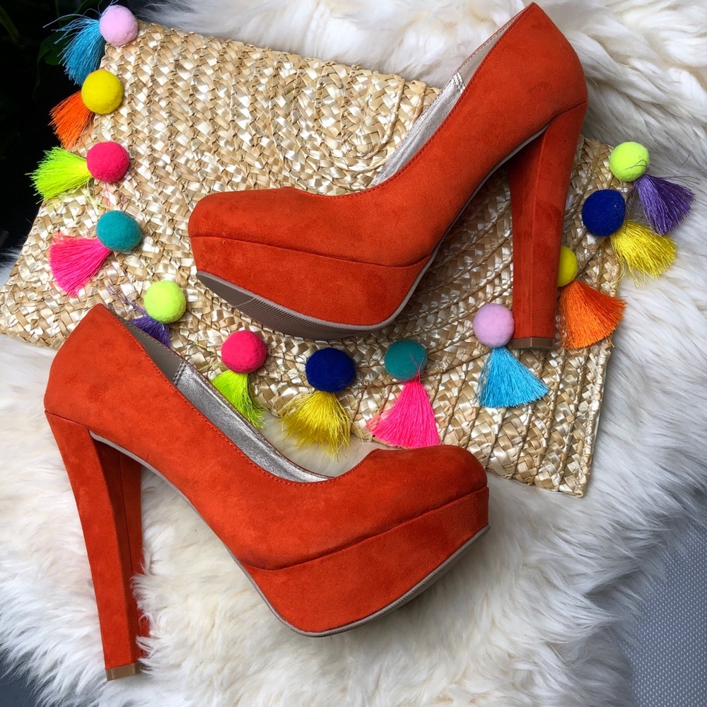 FOREIGN EXCHANGE Orange Pumps in Size 7